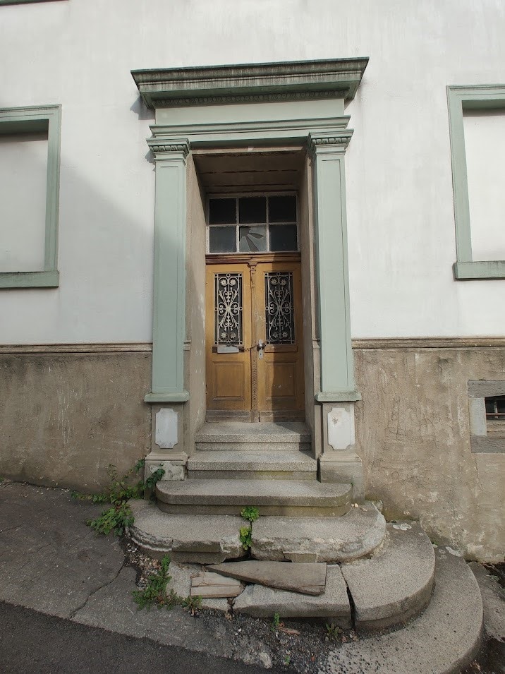 Eingangsbereich mit Originaltür