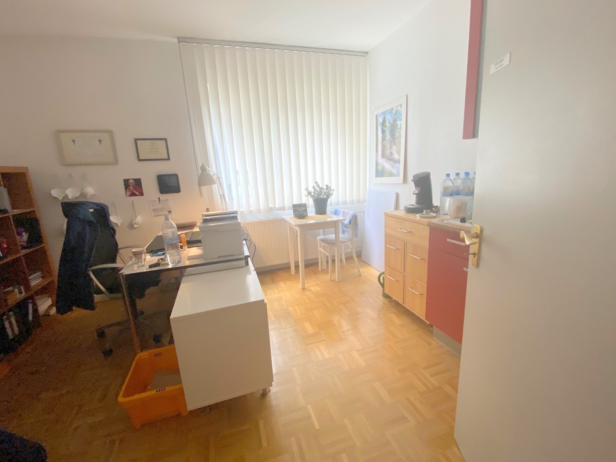 Büro mit Küchenzeile